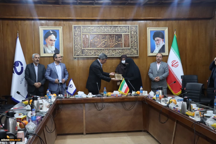 با حضور فرزندان و همسران شهدای هشت سال دفاع مقدس: مراسم «روز بزرگداشت شهدا» در دانشگاه فنی و حرفه ای استان تهران برگزار شد 3