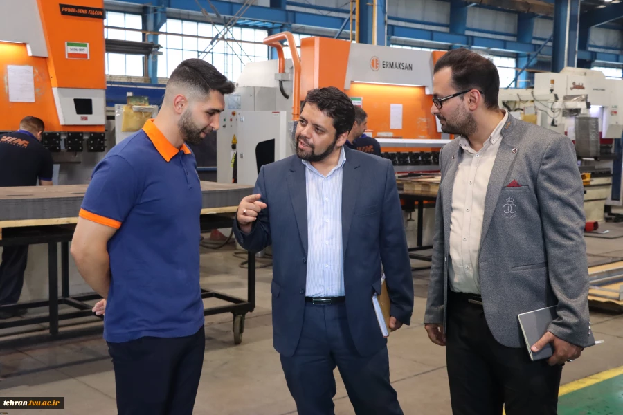 بازدید معاونین و جمعی از اعضای هیات علمی دانشگاه فنی و حرفه ای استان تهران از کارخانجات گسترده گروه صنعتی آسانسور و پله برقی بهران آسانبر 4