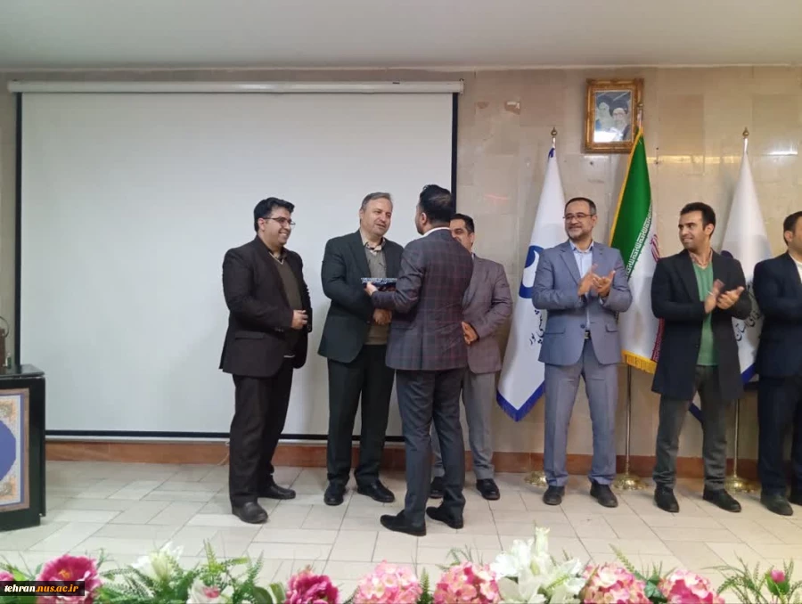 با حضور مدیر کل امورپژوهشی و فناوری دانشگاه فنی و حرفه ای و  رئیس دانشگاه فنی و حرفه ای استان تهران؛ 

آئین تجلیل از پژوهشگران و فناوران هفته پژوهش و فناوری 1402 در دانشکده فنی شهید شمسی پور برگزار شد 4
