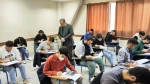 بازدید دکتر رحیمی رئیس دانشگاه فنی و حرفه ای استان تهران در دومین روز برگزاری امتحانات پایان ترم نیمسال اول 1402 دانشکده شهید شمسی پور 2
