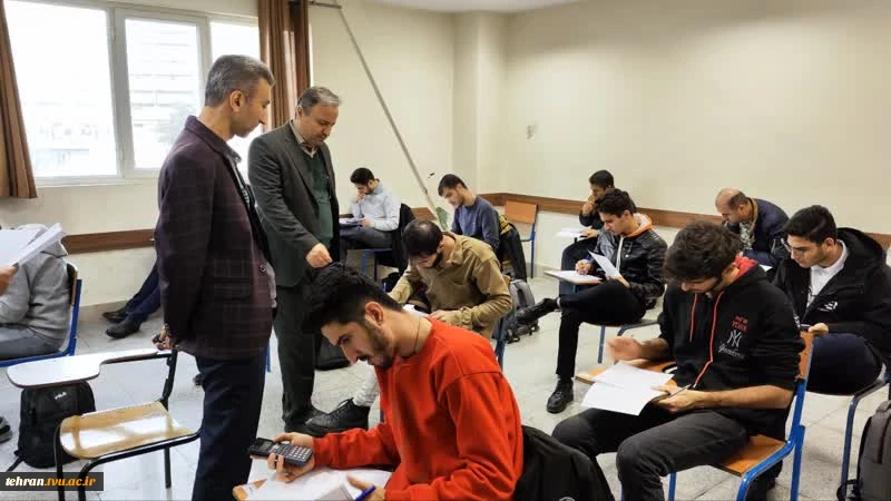 بازدید دکتر رحیمی رئیس دانشگاه فنی و حرفه ای استان تهران در دومین روز برگزاری امتحانات پایان ترم نیمسال اول 1402 دانشکده شهید شمسی پور 7