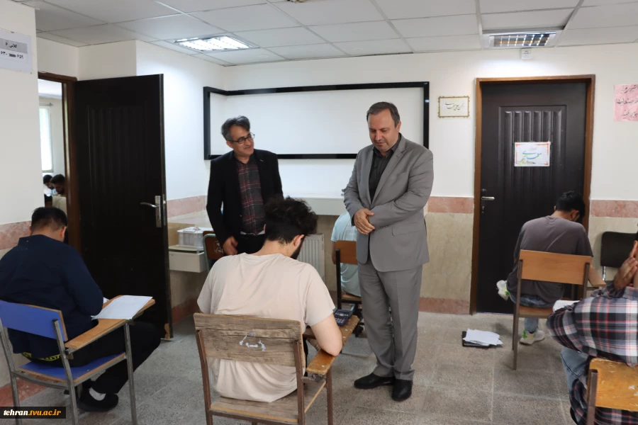 بازدید رئیس دانشگاه فنی و حرفه ای استان تهران از روند برگزاری امتحانات پایان ترم نیمسال دوم سال تحصیلی 1403-1402 در دانشکده فنی انقلاب اسلامی 6