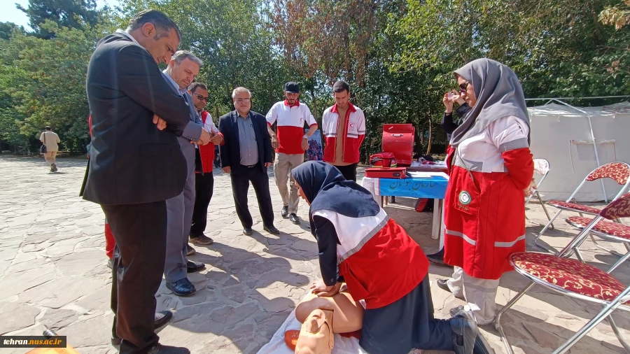 در آستانه شروع سال تحصیلی و ثبت نام دانشجویان نو ورود؛
اکیپ امدادی جمعیت هلال احمر منطقه 18 در دانشکده فنی انقلاب اسلامی حضور یافتند 3