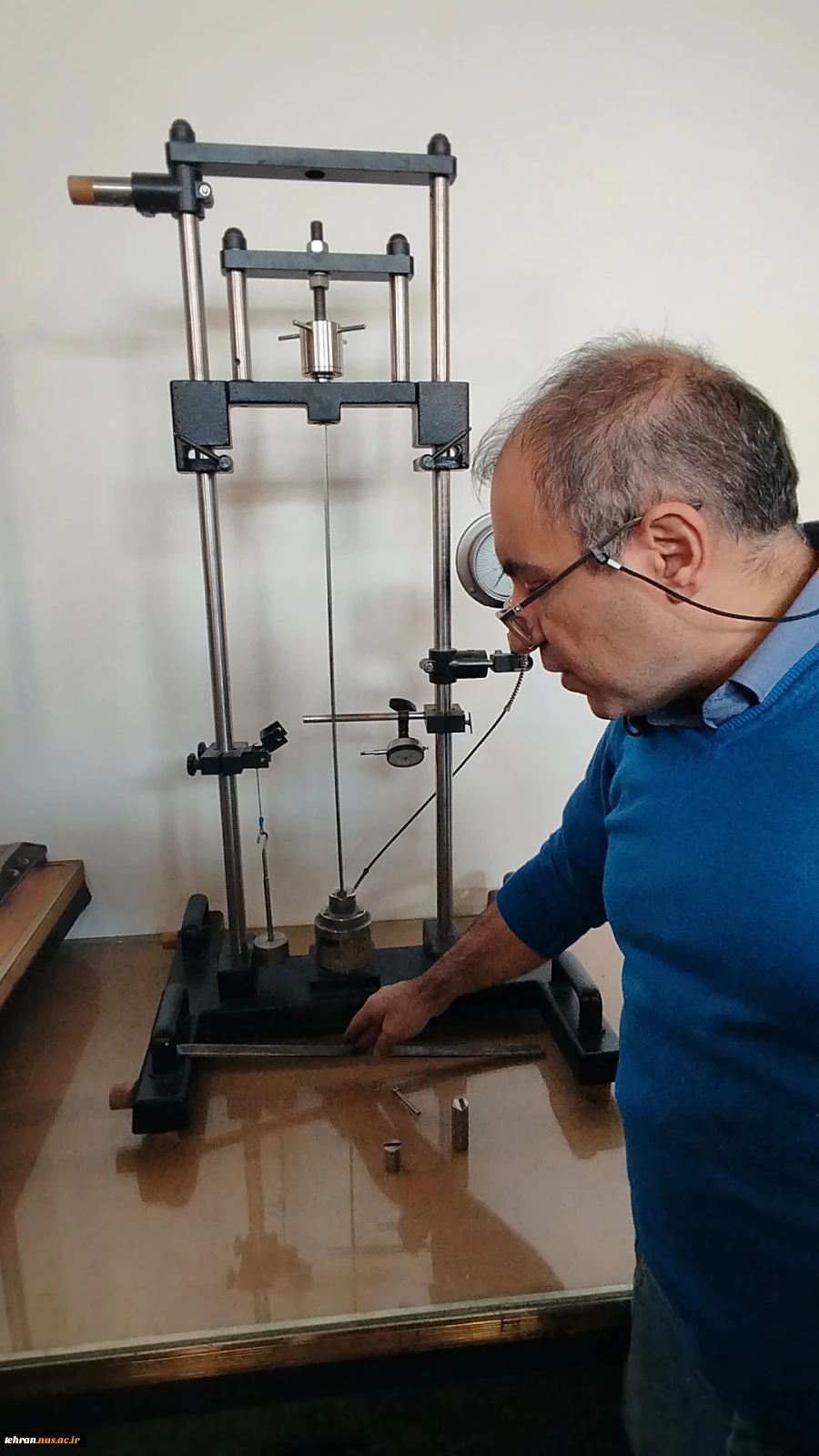 بازدید علمی از " آزمایشگاه همکار استاندارد بررسی خواص مکانیکی جامدات" دانشکده مهندسی مکانیک دانشگاه صنعتی شریف 3