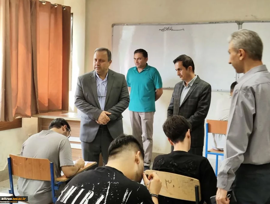 بازدید سرزده رییس دانشگاه ملی مهارت استان تهران از حوزه امتحانات پایان ترم دانشکده شهید شمسی پور 8