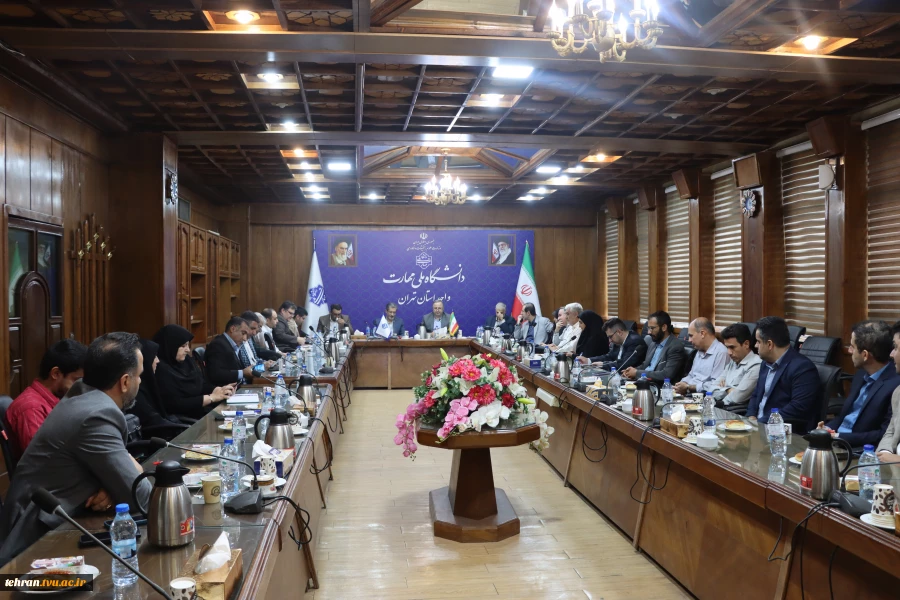 با حضور معاون آموزشی دانشگاه ملی مهارت برگزار شد؛
"تبیین سیاست‌های آموزشی دانشگاه ملی مهارت استان تهران در جلسه آیین آغاز سال تحصیلی جدید در دانشکده فنی انقلاب اسلامی" 2