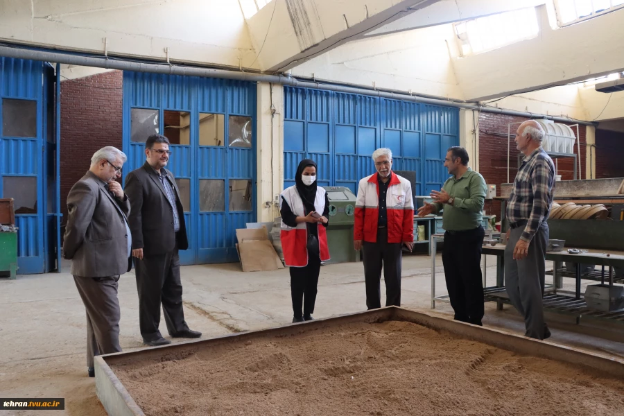بازدید رییس جمعیت هلال‌احمر منطقه ۱۸ تهران از دانشکده فنی انقلاب اسلامی با هدف فعال‌سازی کانون‌های دانشجویی 4