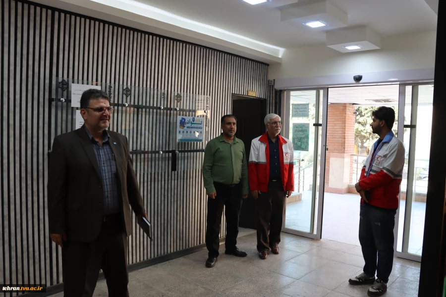 بازدید رییس جمعیت هلال‌احمر منطقه ۱۸ تهران از دانشکده فنی انقلاب اسلامی با هدف فعال‌سازی کانون‌های دانشجویی 12