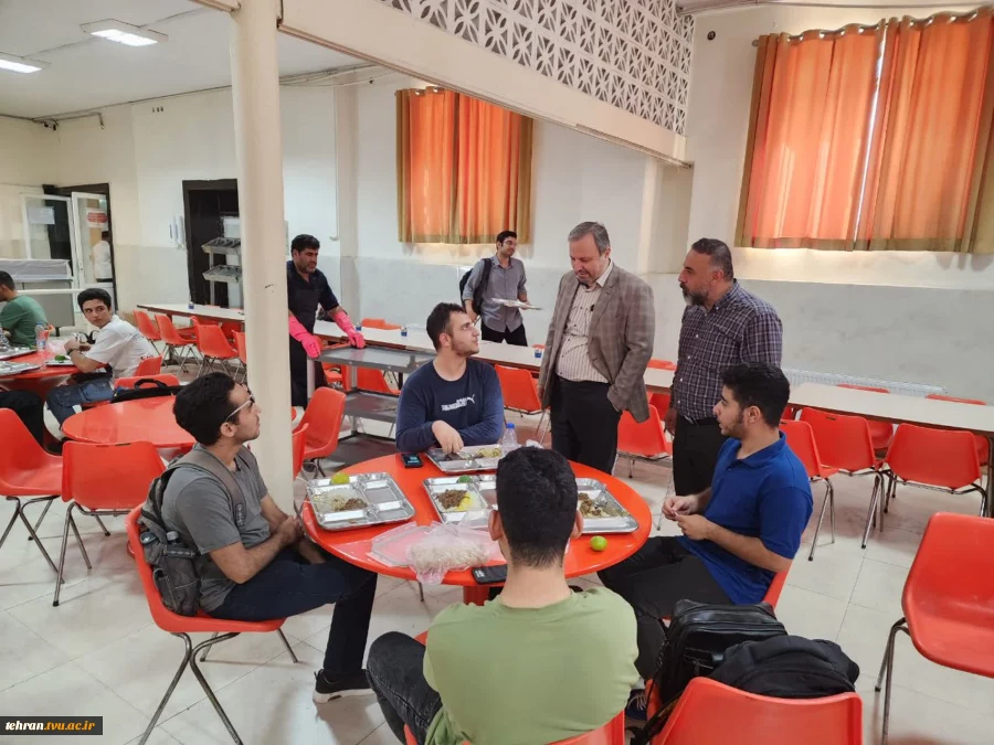 بازدید رییس دانشگاه ملی مهارت استان تهران از سلف‌سرویس دانشجویی دانشکده شهید شمسی‌پور 3