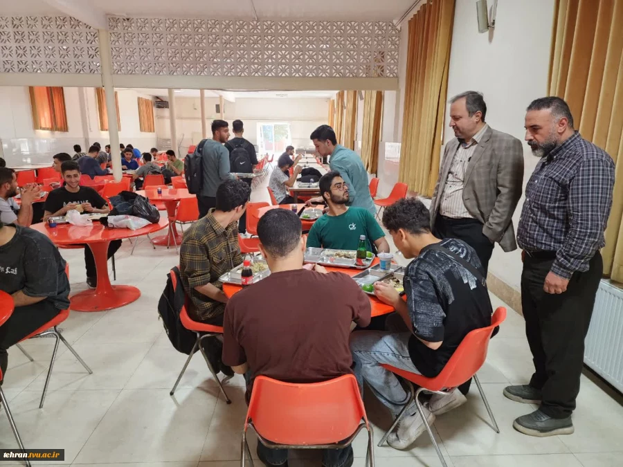 بازدید رییس دانشگاه ملی مهارت استان تهران از سلف‌سرویس دانشجویی دانشکده شهید شمسی‌پور 3