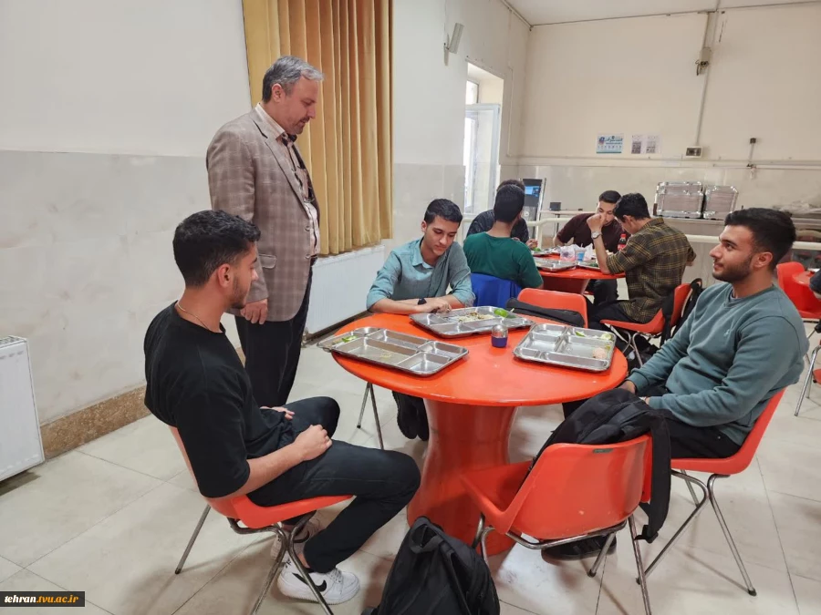 بازدید رییس دانشگاه ملی مهارت استان تهران از سلف‌سرویس دانشجویی دانشکده شهید شمسی‌پور 6