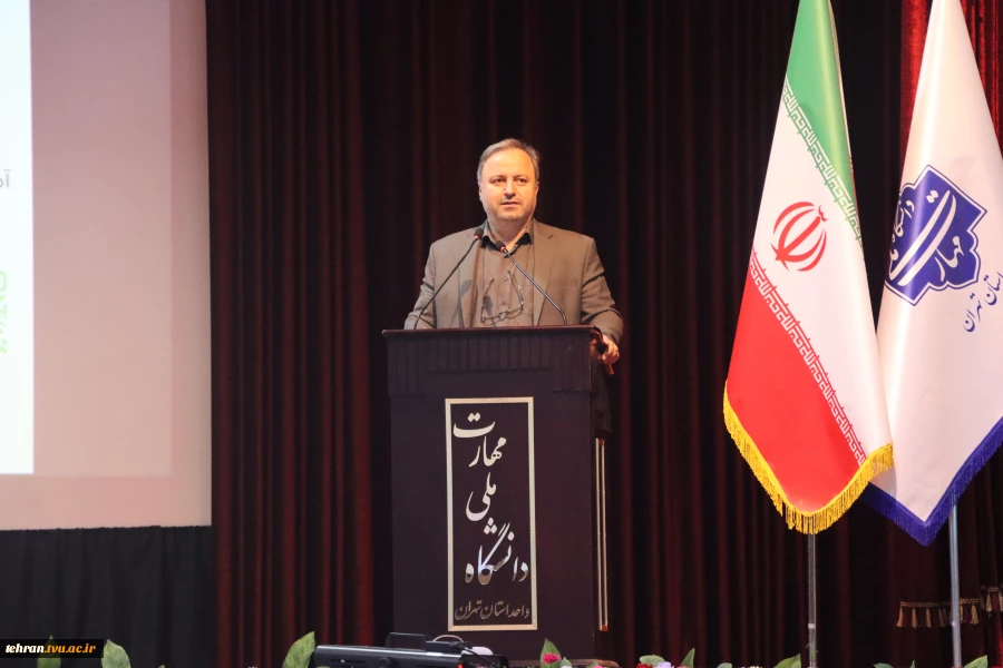 به منظور آشنایی دانشجویان نوورود با ساختار آموزشی، ظرفیت‌های علمی، برنامه‌های مهارتی و مسیرهای آینده شغلی؛

سمینار توجیهی دانشجویان نوورود رشته عمران، در دانشکده فنی انقلاب اسلامی تهران برگزار شد. 3