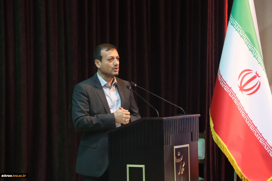 به منظور آشنایی دانشجویان نوورود با ساختار آموزشی، ظرفیت‌های علمی، برنامه‌های مهارتی و مسیرهای آینده شغلی؛

سمینار توجیهی دانشجویان نوورود رشته عمران، در دانشکده فنی انقلاب اسلامی تهران برگزار شد. 2