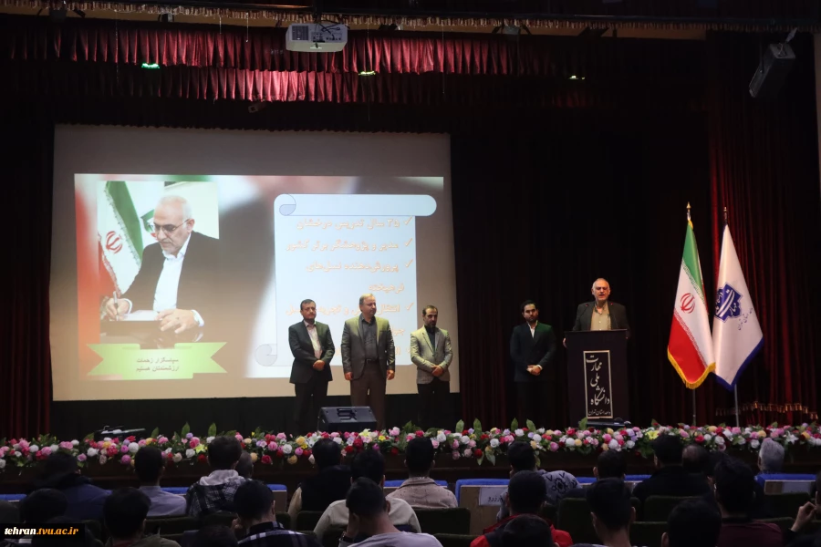 به منظور آشنایی دانشجویان نوورود با ساختار آموزشی، ظرفیت‌های علمی، برنامه‌های مهارتی و مسیرهای آینده شغلی؛

سمینار توجیهی دانشجویان نوورود رشته عمران، در دانشکده فنی انقلاب اسلامی تهران برگزار شد. 4