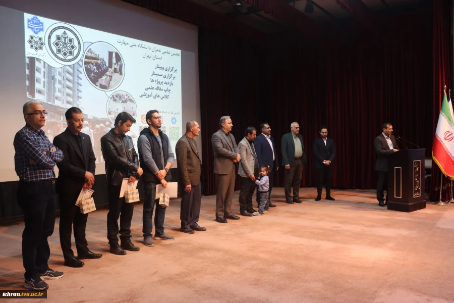 به منظور آشنایی دانشجویان نوورود با ساختار آموزشی، ظرفیت‌های علمی، برنامه‌های مهارتی و مسیرهای آینده شغلی؛

سمینار توجیهی دانشجویان نوورود رشته عمران، در دانشکده فنی انقلاب اسلامی تهران برگزار شد. 3