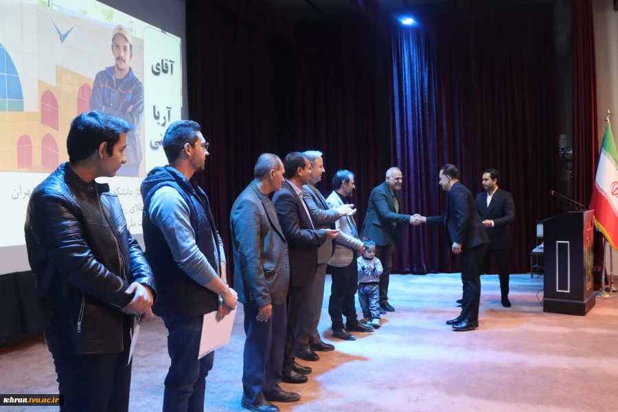 به منظور آشنایی دانشجویان نوورود با ساختار آموزشی، ظرفیت‌های علمی، برنامه‌های مهارتی و مسیرهای آینده شغلی؛

سمینار توجیهی دانشجویان نوورود رشته عمران، در دانشکده فنی انقلاب اسلامی تهران برگزار شد. 2