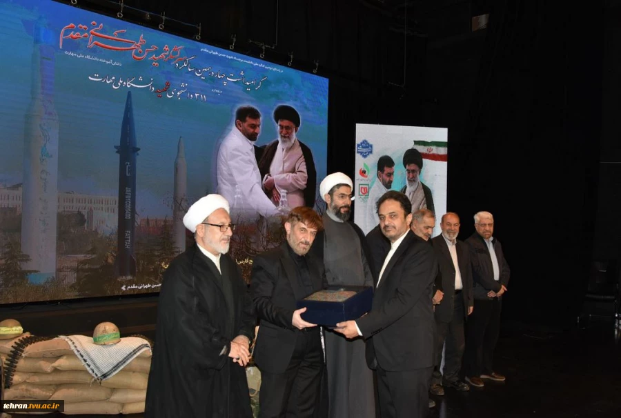 با حضور مقامات کشوری، لشکری، خانواده‌های معظم شهدا و دانشجویان برگزار شد؛
آیین گرامی‌داشت سالگرد شهادت سرلشکر شهید حسن طهرانی مقدم و یادواره ۳۱۱ دانشجوی شهید دانشگاه ملی مهارت 9