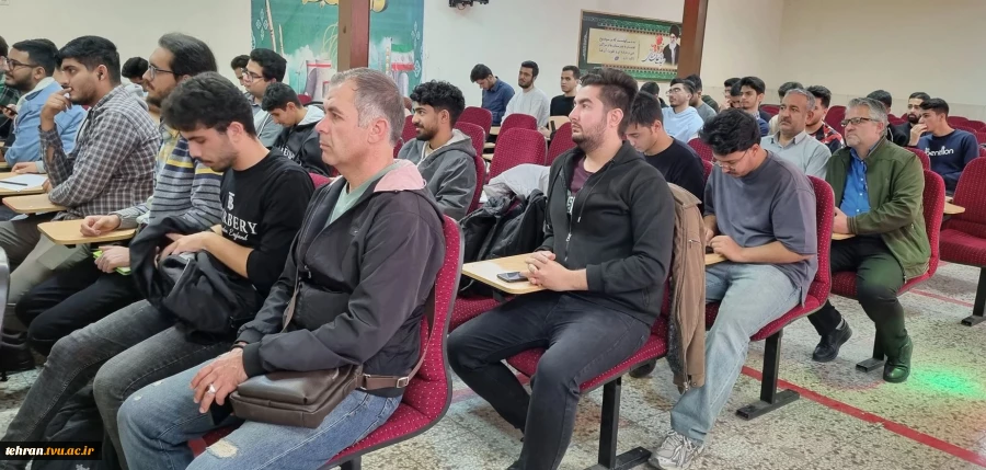 برگزاری ششمین نشست هفته جهانی کارآفرینی در قالب پنل انتقال تجربه توسط کارآفرین و صاحب کسب‌وکار موفق در دانشکده شهید شمسی‌پور 5