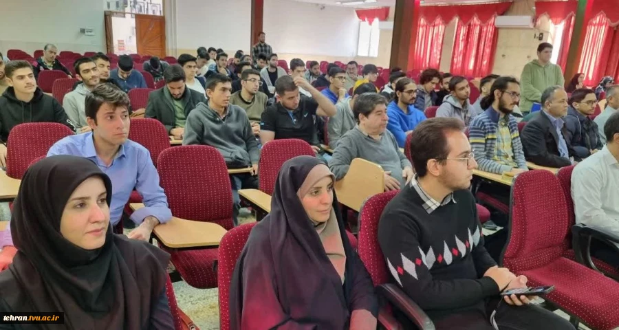 پنجمین نشست هفته جهانی کارآفرینی در قالب سمینار «از مرزها تا بازارها؛ مسیر فریلنسینگ جهانی برای متخصصان ایرانی» در دانشکده شهید شمسی پور برگزار شد. 3