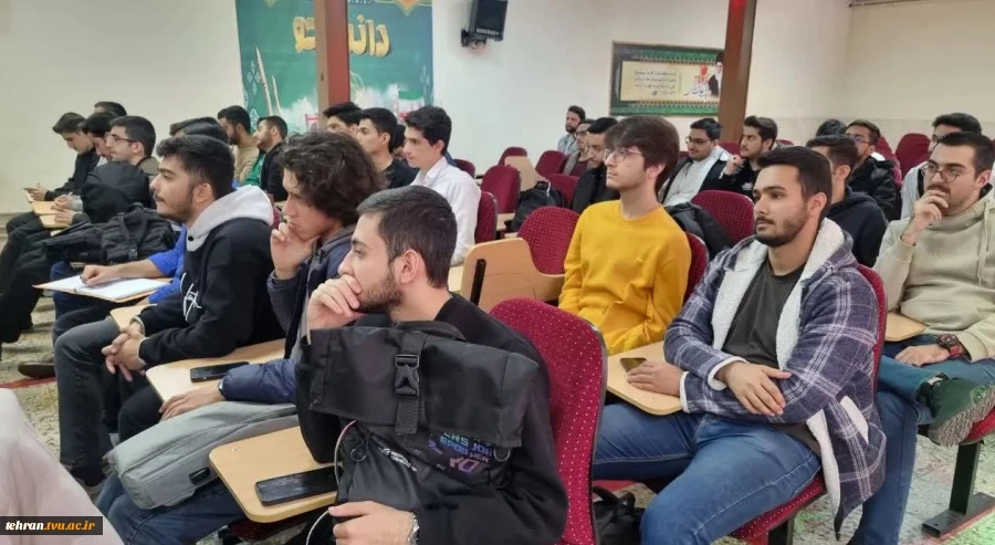 پنجمین نشست هفته جهانی کارآفرینی در قالب سمینار «از مرزها تا بازارها؛ مسیر فریلنسینگ جهانی برای متخصصان ایرانی» در دانشکده شهید شمسی پور برگزار شد. 5