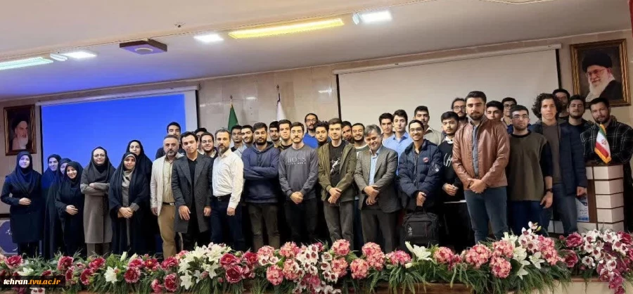 پنجمین نشست هفته جهانی کارآفرینی در قالب سمینار «از مرزها تا بازارها؛ مسیر فریلنسینگ جهانی برای متخصصان ایرانی» در دانشکده شهید شمسی پور برگزار شد. 7