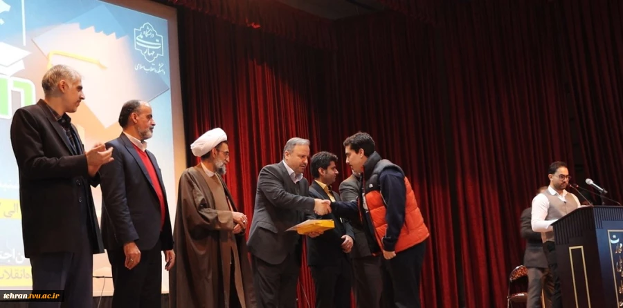 همزمان با فرارسیدن شانزدهم آذرماه؛

آئین گرامیداشت روز دانشجو با حضور معاون اداری، مالی و مدیریت منابع و مسئول نهاد نمایندگی مقام معظم رهبری(مدظله العالی) در دانشگاه ملی مهارت در دانشکده فنی انقلاب اسلامی تهران برگزار شد. 5