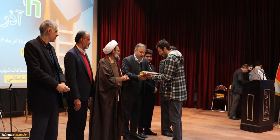 همزمان با فرارسیدن شانزدهم آذرماه؛

آئین گرامیداشت روز دانشجو با حضور معاون اداری، مالی و مدیریت منابع و مسئول نهاد نمایندگی مقام معظم رهبری(مدظله العالی) در دانشگاه ملی مهارت در دانشکده فنی انقلاب اسلامی تهران برگزار شد. 7