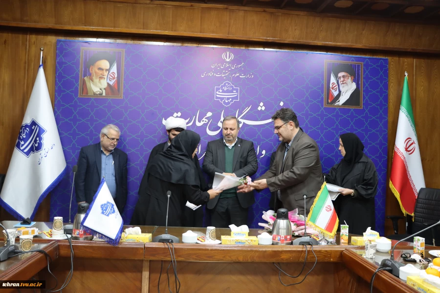برگزاری مراسم نکوداشت ولادت با سعادت حضرت فاطمه زهرا(س) و بزرگداشت مقام زن و تقدیر از بانوان شاغل در دانشکده فنی انقلاب اسلامی با حضور رییس دانشگاه ملی مهارت استان تهران 2