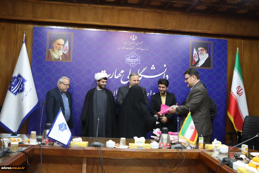 برگزاری مراسم نکوداشت ولادت با سعادت حضرت فاطمه زهرا(س) و بزرگداشت مقام زن و تقدیر از بانوان شاغل در دانشکده فنی انقلاب اسلامی با حضور رییس دانشگاه ملی مهارت استان تهران 4