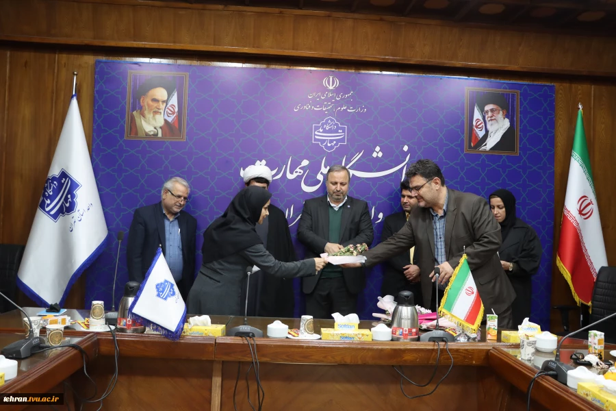 برگزاری مراسم نکوداشت ولادت با سعادت حضرت فاطمه زهرا(س) و بزرگداشت مقام زن و تقدیر از بانوان شاغل در دانشکده فنی انقلاب اسلامی با حضور رییس دانشگاه ملی مهارت استان تهران 7