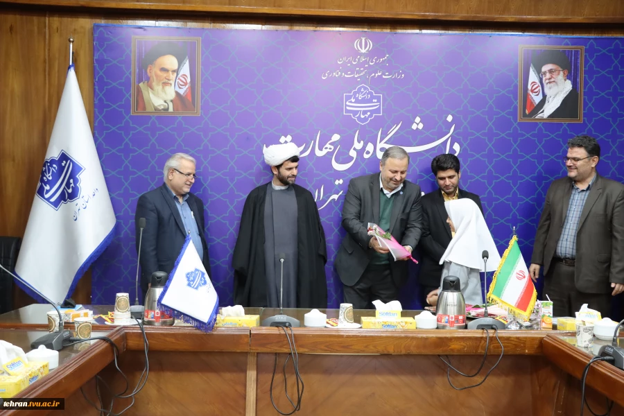 برگزاری مراسم نکوداشت ولادت با سعادت حضرت فاطمه زهرا(س) و بزرگداشت مقام زن و تقدیر از بانوان شاغل در دانشکده فنی انقلاب اسلامی با حضور رییس دانشگاه ملی مهارت استان تهران 4