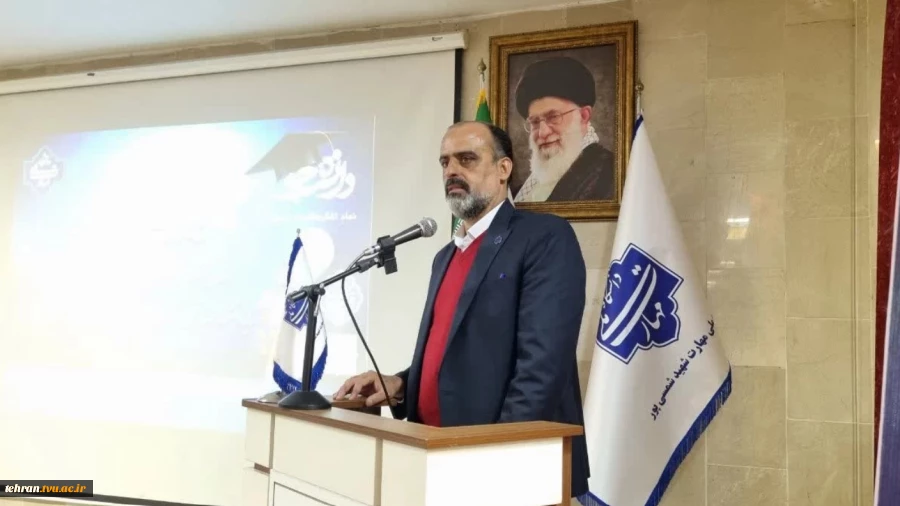 همزمان با فرارسیدن شانزدهم آذرماه؛ آیین بزرگداشت روز دانشجو در دانشکده شهید شمسی‌پور برگزار شد. 2