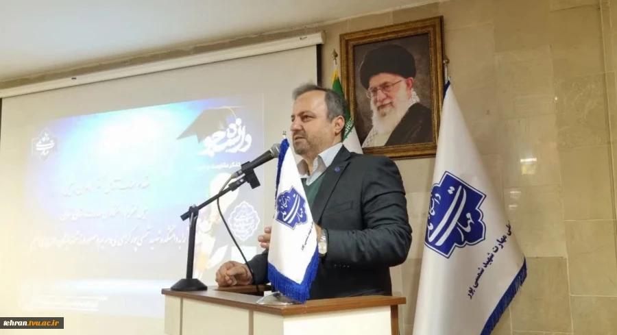 همزمان با فرارسیدن شانزدهم آذرماه؛ آیین بزرگداشت روز دانشجو در دانشکده شهید شمسی‌پور برگزار شد. 3