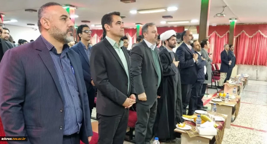 همزمان با فرارسیدن شانزدهم آذرماه؛ آیین بزرگداشت روز دانشجو در دانشکده شهید شمسی‌پور برگزار شد. 5