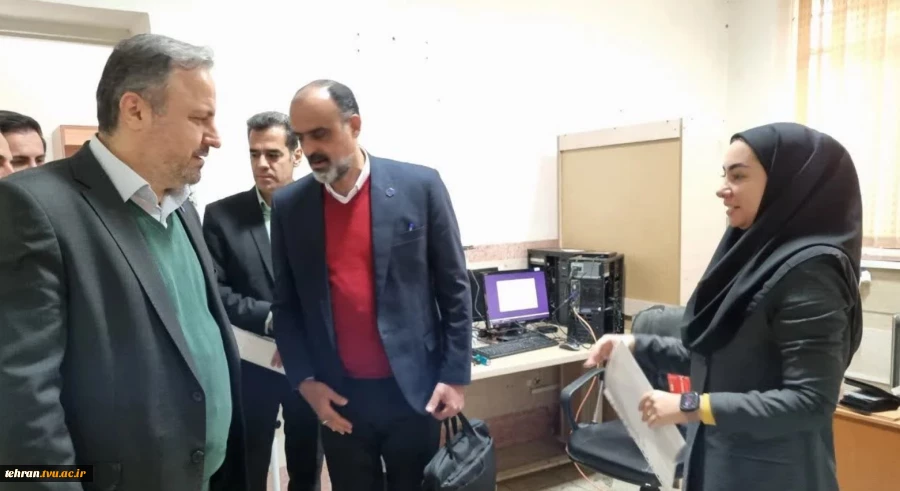 تقدیر از همکاران خانم به مناسبت ولادت حضرت فاطمه زهرا(س) در دانشکده شهید شمسی‌پور 4