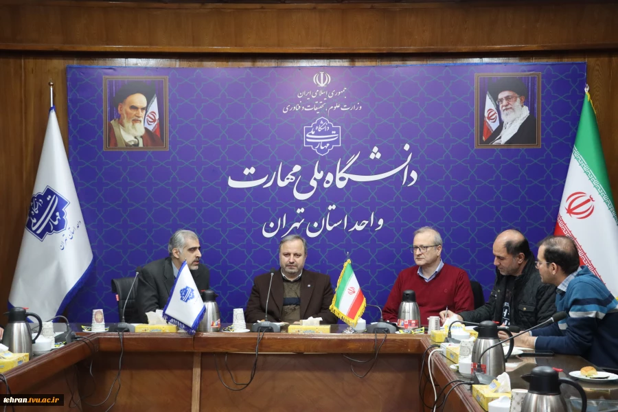 دیدار مسئولان گروه صنعتی ایران‌خودرو با رئیس دانشگاه ملی مهارت استان تهران در دانشکده فنی انقلاب اسلامی 4