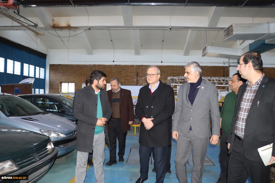 دیدار مسئولان گروه صنعتی ایران‌خودرو با رئیس دانشگاه ملی مهارت استان تهران در دانشکده فنی انقلاب اسلامی 8