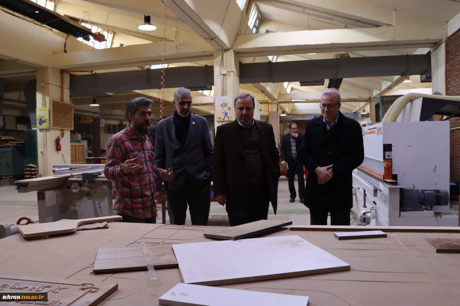 دیدار مسئولان گروه صنعتی ایران‌خودرو با رئیس دانشگاه ملی مهارت استان تهران در دانشکده فنی انقلاب اسلامی 11