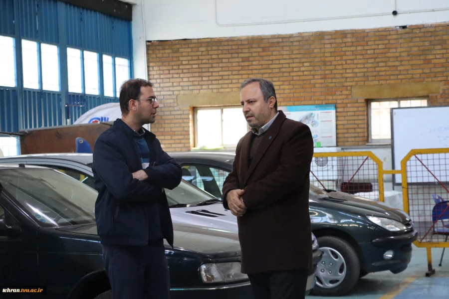 دیدار مسئولان گروه صنعتی ایران‌خودرو با رئیس دانشگاه ملی مهارت استان تهران در دانشکده فنی انقلاب اسلامی 9