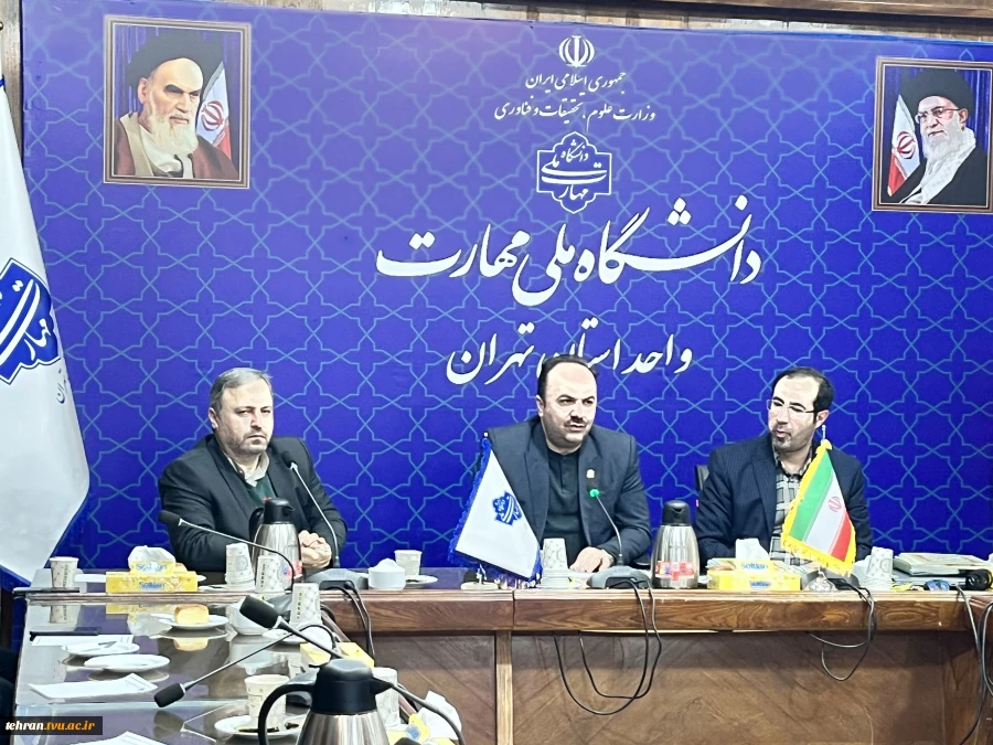 با حضور دکتر مهرداد احمدی معاون پژوهش و فناوری دانشگاه ملی مهارت؛ 

مراسم گرامی‌داشت هفته پژوهش و فناوری و تجلیل از پژوهشگران، فناوران و نوآوران دانشگاه ملی مهارت استان تهران برگزار شد 2