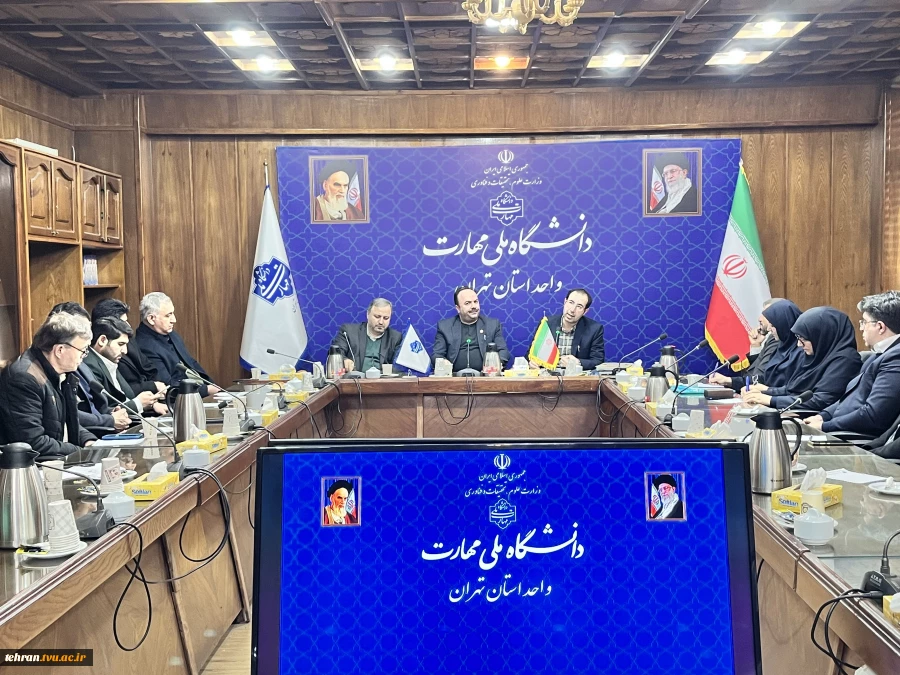 با حضور دکتر مهرداد احمدی معاون پژوهش و فناوری دانشگاه ملی مهارت؛ 

مراسم گرامی‌داشت هفته پژوهش و فناوری و تجلیل از پژوهشگران، فناوران و نوآوران دانشگاه ملی مهارت استان تهران برگزار شد 2