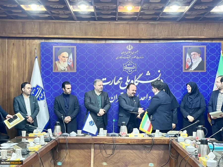 با حضور دکتر مهرداد احمدی معاون پژوهش و فناوری دانشگاه ملی مهارت؛ 

مراسم گرامی‌داشت هفته پژوهش و فناوری و تجلیل از پژوهشگران، فناوران و نوآوران دانشگاه ملی مهارت استان تهران برگزار شد 2