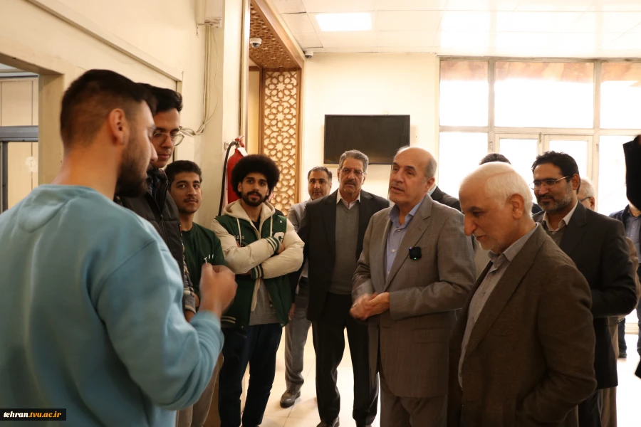 در آستانه ۲۲ بهمن، سالروز پیروزی شکوهمند انقلاب اسلامی؛ 

معاون وزیر علوم، تحقیقات و فناوری و رییس سازمان امور دانشجویان از دانشکده ملی مهارت انقلاب اسلامی تهران بازدید کرد 5