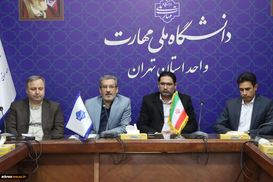 با حضور معاون آموزشی، معاون فرهنگی و دانشجویی و مسئول نهاد مقام معظم رهبری(مدظله) در دانشگاه ملی مهارت کشور؛

 مراسم تکریم و معارفه سرپرست دانشگاه ملی مهارت واحد استانی تهران و دانشکده فنی انقلاب اسلامی برگزار شد 3