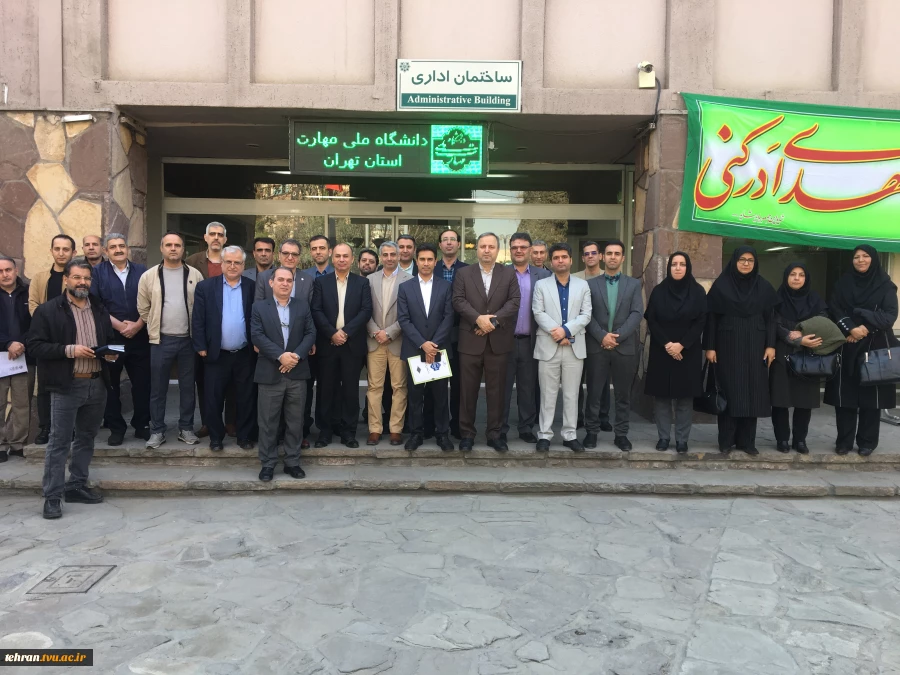 با حضور معاون آموزشی، معاون فرهنگی و دانشجویی و مسئول نهاد مقام معظم رهبری(مدظله) در دانشگاه ملی مهارت کشور؛

 مراسم تکریم و معارفه سرپرست دانشگاه ملی مهارت واحد استانی تهران و دانشکده فنی انقلاب اسلامی برگزار شد 14