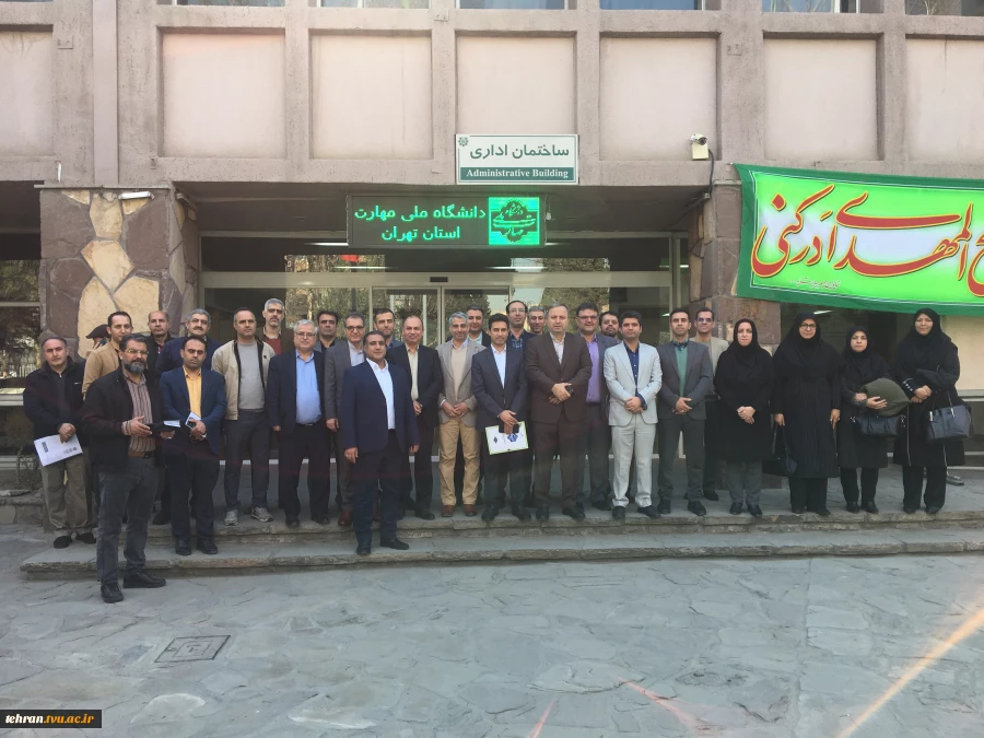 با حضور معاون آموزشی، معاون فرهنگی و دانشجویی و مسئول نهاد مقام معظم رهبری(مدظله) در دانشگاه ملی مهارت کشور؛

 مراسم تکریم و معارفه سرپرست دانشگاه ملی مهارت واحد استانی تهران و دانشکده فنی انقلاب اسلامی برگزار شد 14