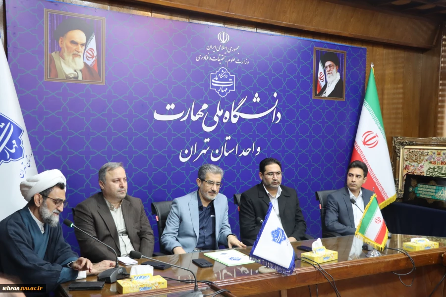 با حضور معاون آموزشی، معاون فرهنگی و دانشجویی و مسئول نهاد مقام معظم رهبری(مدظله) در دانشگاه ملی مهارت کشور؛

 مراسم تکریم و معارفه سرپرست دانشگاه ملی مهارت واحد استانی تهران و دانشکده فنی انقلاب اسلامی برگزار شد 10