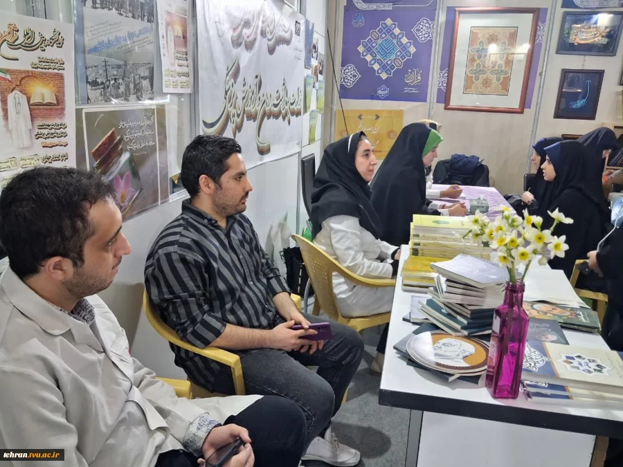 چهارمین روز از سی وسومین نمایشگاه بین المللی قرآن کریم باشعار ایران درپناه قرآن درغرفه دانشگاه ملی مهارت 4