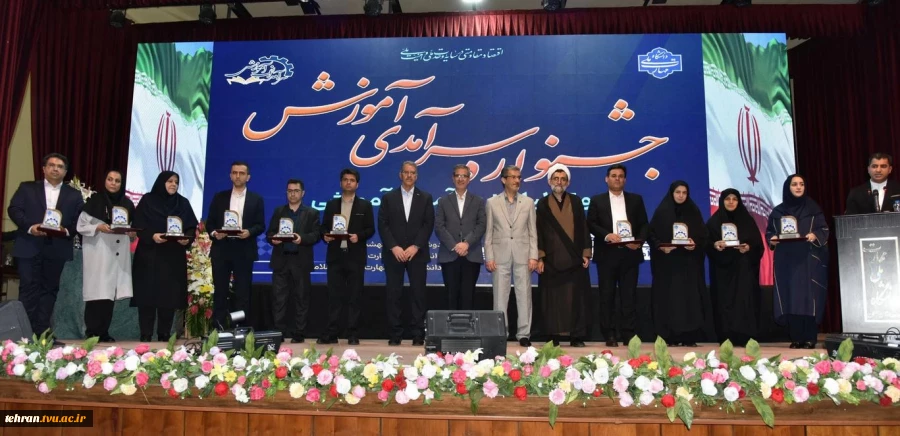رئیس دانشگاه ملی مهارت در جشنواره سرآمدی آموزش استان تهران:

دانشگاه ملی مهارت می تواند معمار دانشگاه‌های مهارتی کشور باشد و اصولی مثل تعیین استاندارد، تربیت مربی و تضمین کیفیت را راهبری نماید/ استاد سرآمد کسی است که دانش را به مهارت تبدیل کند. 2