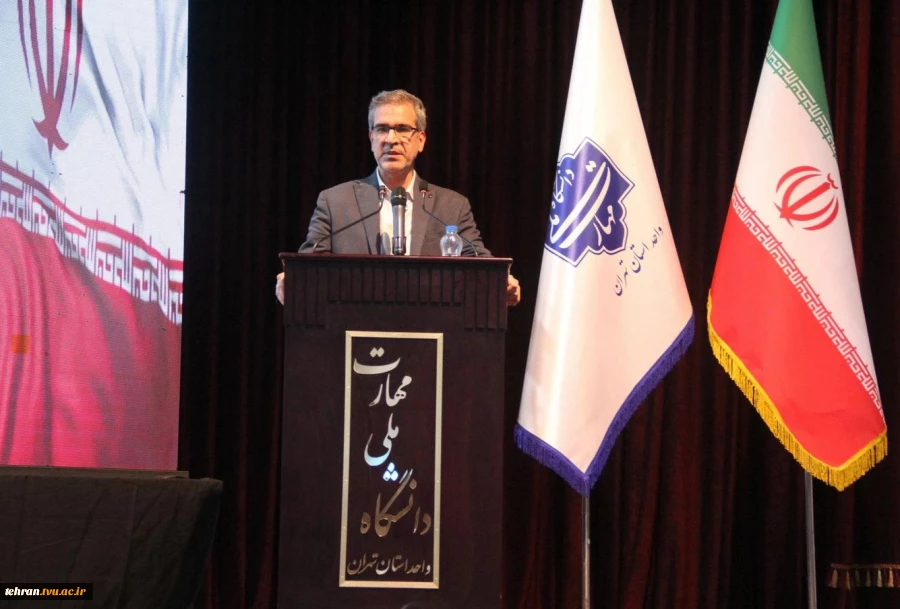 رئیس دانشگاه ملی مهارت در جشنواره سرآمدی آموزش استان تهران:

دانشگاه ملی مهارت می تواند معمار دانشگاه‌های مهارتی کشور باشد و اصولی مثل تعیین استاندارد، تربیت مربی و تضمین کیفیت را راهبری نماید/ استاد سرآمد کسی است که دانش را به مهارت تبدیل کند. 5